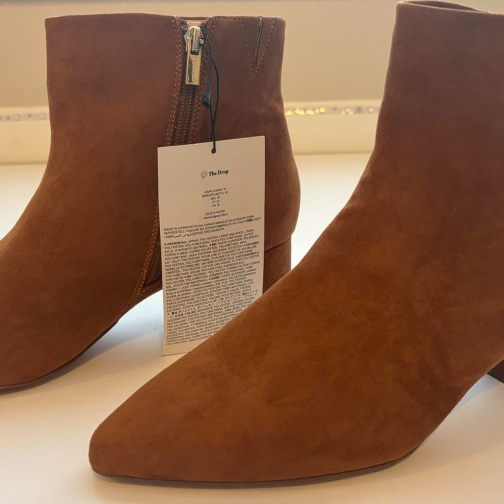 Elegant Tan Suede Ankle Booties - Picture 4 of 5